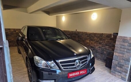 Mercedes-Benz E-Класс, 2013 год, 1 900 000 рублей, 1 фотография