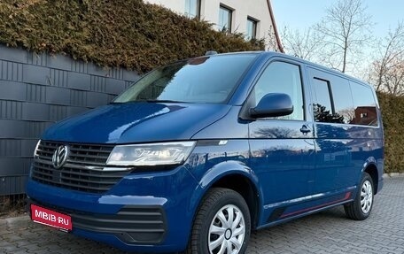 Volkswagen Multivan T6 рестайлинг, 2023 год, 5 000 000 рублей, 1 фотография