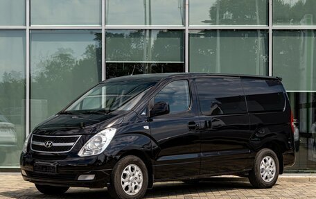 Hyundai H-1 II рестайлинг, 2010 год, 1 295 000 рублей, 1 фотография