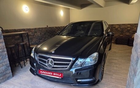 Mercedes-Benz E-Класс, 2013 год, 1 900 000 рублей, 2 фотография