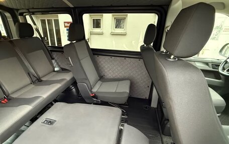 Volkswagen Multivan T6 рестайлинг, 2023 год, 5 000 000 рублей, 6 фотография