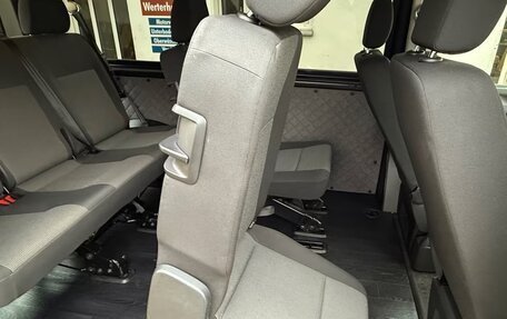 Volkswagen Multivan T6 рестайлинг, 2023 год, 5 000 000 рублей, 8 фотография