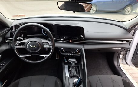Hyundai Elantra, 2022 год, 1 950 000 рублей, 3 фотография