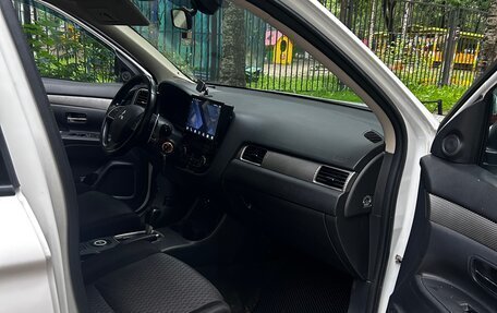 Mitsubishi Outlander III рестайлинг 3, 2013 год, 1 150 000 рублей, 9 фотография