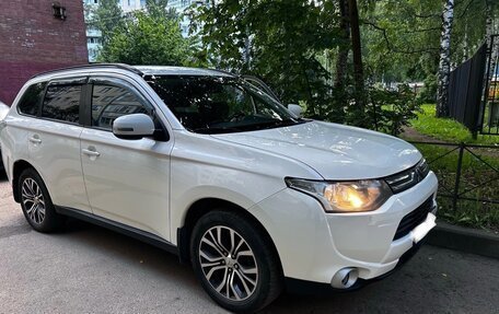 Mitsubishi Outlander III рестайлинг 3, 2013 год, 1 150 000 рублей, 3 фотография