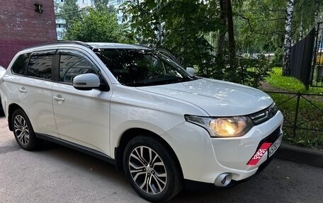 Mitsubishi Outlander III рестайлинг 3, 2013 год, 1 150 000 рублей, 10 фотография