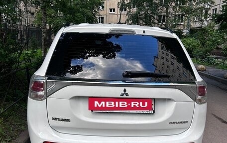Mitsubishi Outlander III рестайлинг 3, 2013 год, 1 150 000 рублей, 13 фотография