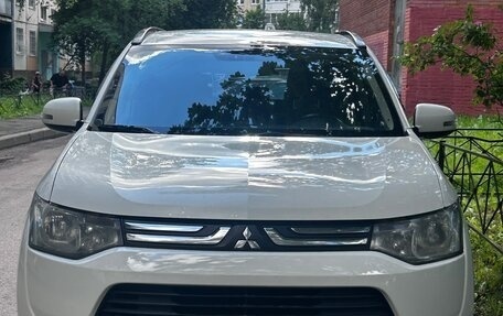 Mitsubishi Outlander III рестайлинг 3, 2013 год, 1 150 000 рублей, 16 фотография