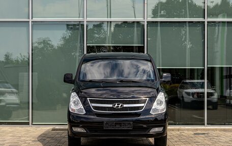 Hyundai H-1 II рестайлинг, 2010 год, 1 295 000 рублей, 2 фотография
