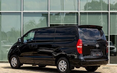 Hyundai H-1 II рестайлинг, 2010 год, 1 295 000 рублей, 4 фотография