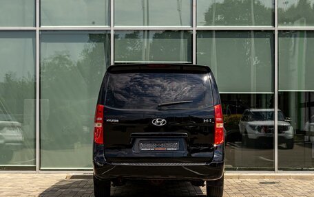Hyundai H-1 II рестайлинг, 2010 год, 1 295 000 рублей, 5 фотография