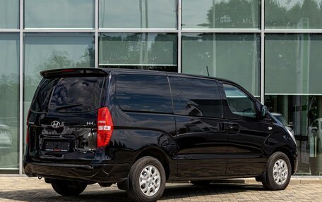 Hyundai H-1 II рестайлинг, 2010 год, 1 295 000 рублей, 6 фотография
