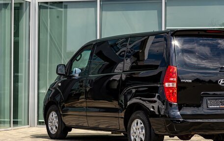 Hyundai H-1 II рестайлинг, 2010 год, 1 295 000 рублей, 9 фотография