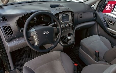 Hyundai H-1 II рестайлинг, 2010 год, 1 295 000 рублей, 13 фотография