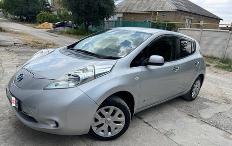 Nissan Leaf I, 2015 год, 1 200 000 рублей, 2 фотография