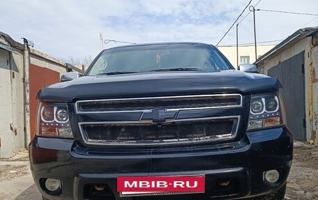 Chevrolet Tahoe III, 2011 год, 1 630 000 рублей, 2 фотография