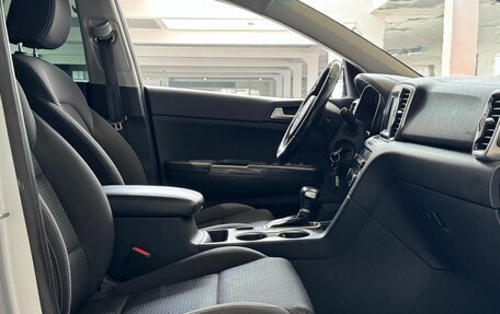 KIA Sportage IV рестайлинг, 2018 год, 2 000 000 рублей, 23 фотография