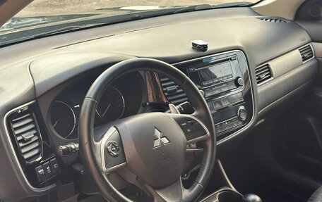 Mitsubishi Outlander III рестайлинг 3, 2013 год, 1 250 000 рублей, 9 фотография