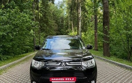 Mitsubishi Outlander III рестайлинг 3, 2013 год, 1 250 000 рублей, 3 фотография