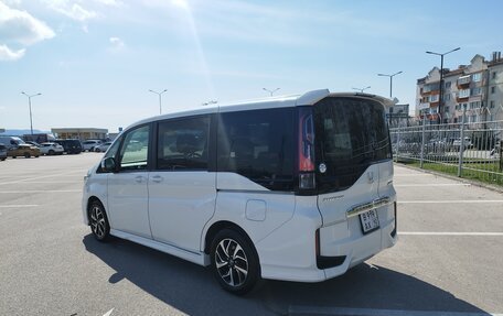 Honda Stepwgn IV, 2019 год, 1 910 000 рублей, 6 фотография