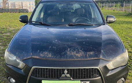 Mitsubishi Outlander III рестайлинг 3, 2011 год, 600 000 рублей, 3 фотография