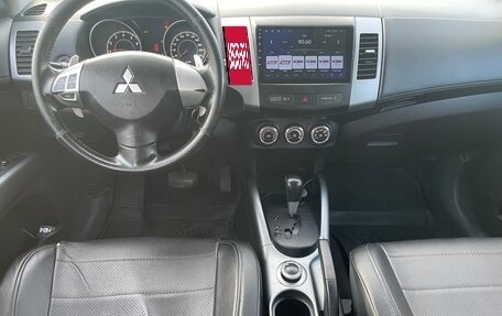 Mitsubishi Outlander III рестайлинг 3, 2011 год, 600 000 рублей, 8 фотография