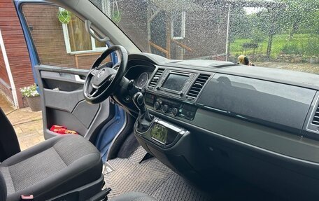 Volkswagen Caravelle T6 рестайлинг, 2018 год, 3 500 000 рублей, 3 фотография