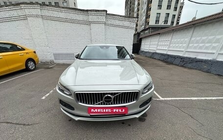 Volvo S90 II рестайлинг, 2020 год, 3 800 000 рублей, 3 фотография