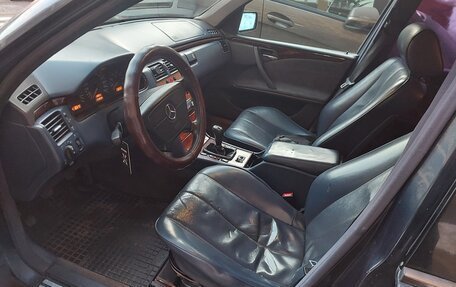 Mercedes-Benz E-Класс, 1999 год, 330 000 рублей, 3 фотография