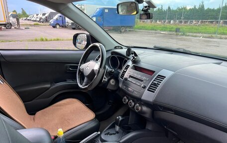 Mitsubishi Outlander III рестайлинг 3, 2010 год, 680 000 рублей, 6 фотография