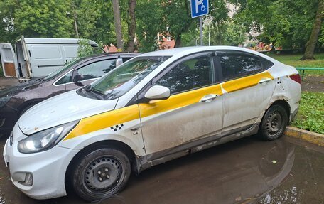 Hyundai Solaris II рестайлинг, 2013 год, 460 000 рублей, 13 фотография
