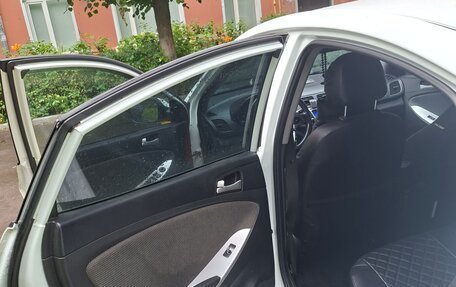 Hyundai Solaris II рестайлинг, 2013 год, 460 000 рублей, 11 фотография