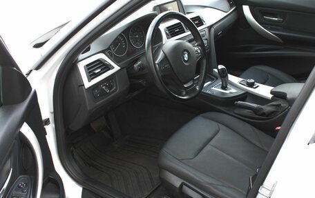 BMW 3 серия, 2015 год, 1 950 000 рублей, 14 фотография