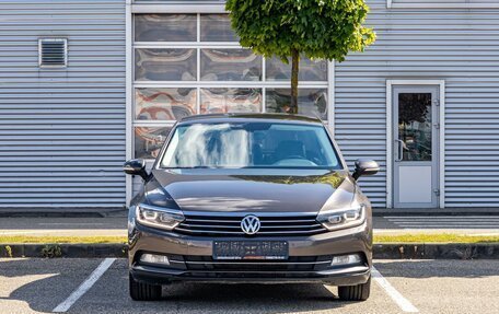 Volkswagen Passat B8 рестайлинг, 2017 год, 1 695 000 рублей, 2 фотография