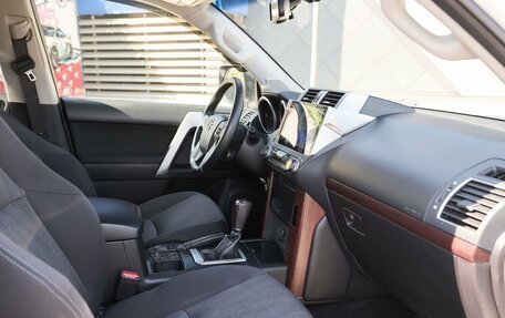 Toyota Land Cruiser Prado 150 рестайлинг 2, 2016 год, 4 193 800 рублей, 6 фотография