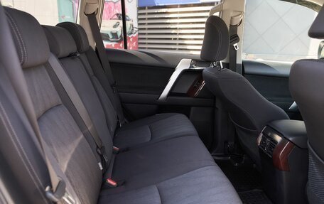 Toyota Land Cruiser Prado 150 рестайлинг 2, 2016 год, 4 193 800 рублей, 8 фотография