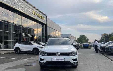 Volkswagen Tiguan II, 2018 год, 2 499 000 рублей, 2 фотография