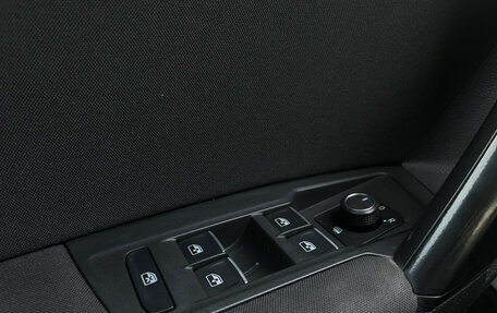 Volkswagen Tiguan II, 2018 год, 2 499 000 рублей, 15 фотография