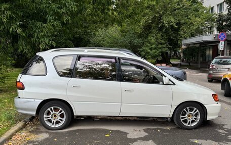 Toyota Ipsum II, 2000 год, 349 000 рублей, 1 фотография