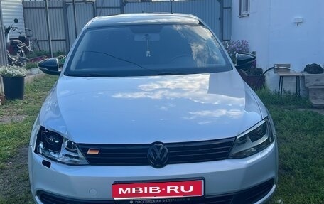 Volkswagen Jetta VI, 2011 год, 850 000 рублей, 1 фотография