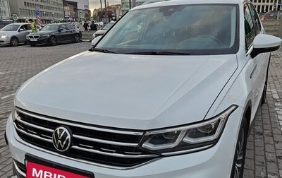 Volkswagen Tiguan II, 2021 год, 4 000 000 рублей, 1 фотография