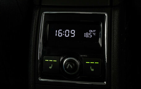 Skoda Superb III рестайлинг, 2014 год, 1 400 000 рублей, 23 фотография