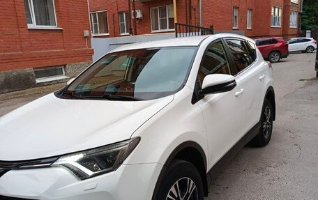 Toyota RAV4, 2015 год, 2 420 000 рублей, 3 фотография