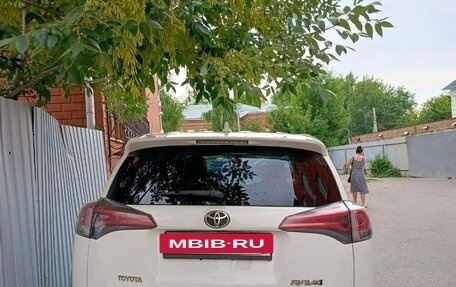 Toyota RAV4, 2015 год, 2 420 000 рублей, 4 фотография