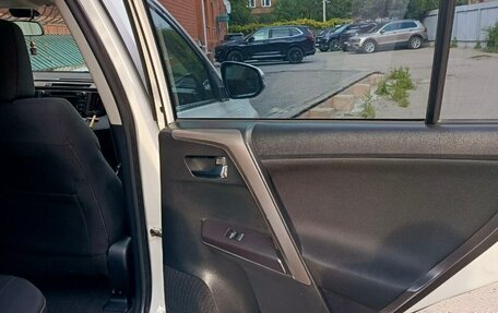 Toyota RAV4, 2015 год, 2 420 000 рублей, 14 фотография