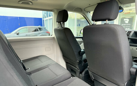 Volkswagen Caravelle T6 рестайлинг, 2018 год, 3 300 000 рублей, 12 фотография