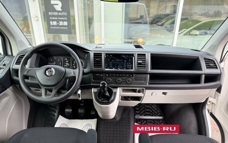 Volkswagen Caravelle T6 рестайлинг, 2018 год, 3 300 000 рублей, 8 фотография