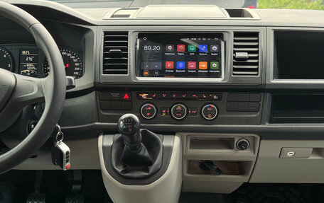 Volkswagen Caravelle T6 рестайлинг, 2018 год, 3 300 000 рублей, 24 фотография