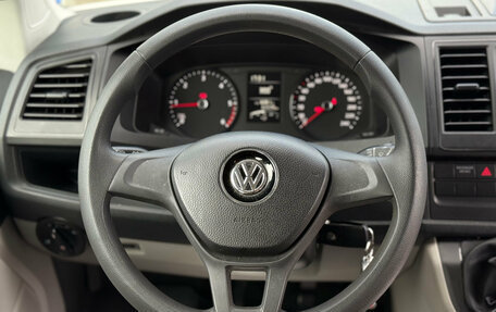 Volkswagen Caravelle T6 рестайлинг, 2018 год, 3 300 000 рублей, 21 фотография