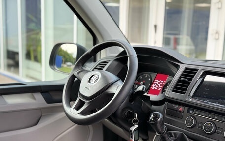 Volkswagen Caravelle T6 рестайлинг, 2018 год, 3 300 000 рублей, 10 фотография